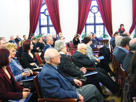 Prezentácia knihy advokátskych spomienok prilákala do Banskej Bystrice advokátov i novinárov. Pozvanie prijal aj primátor Banskej Bystrice Peter Gogola. foto: Zuzana Krútka